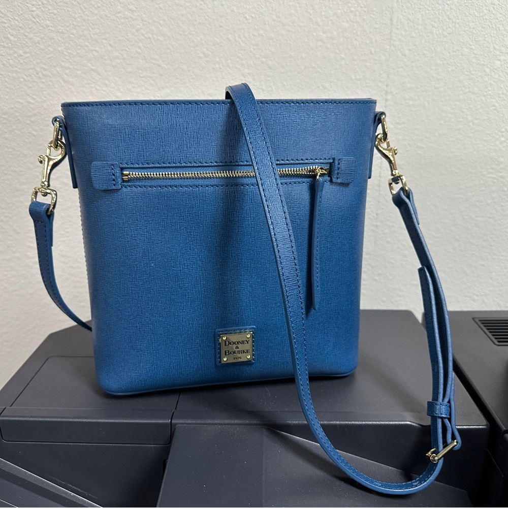Dooney & Bourke Elegant Blue Crossbody Bag